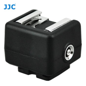 Single point hotshoe adapter with PC sync output